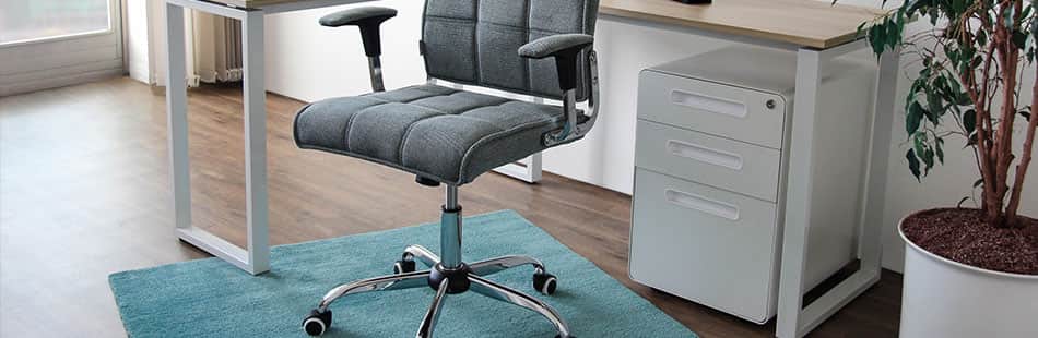 Rollcontainer aus Metall mit großzügigem Stauraum und abschließbarer Schublade.